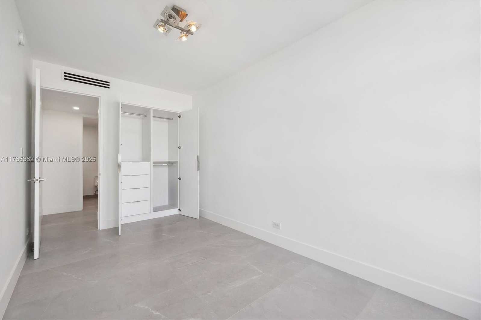 Small Image of 5055 COLLINS AVE #7M, Miami Beach Number 15