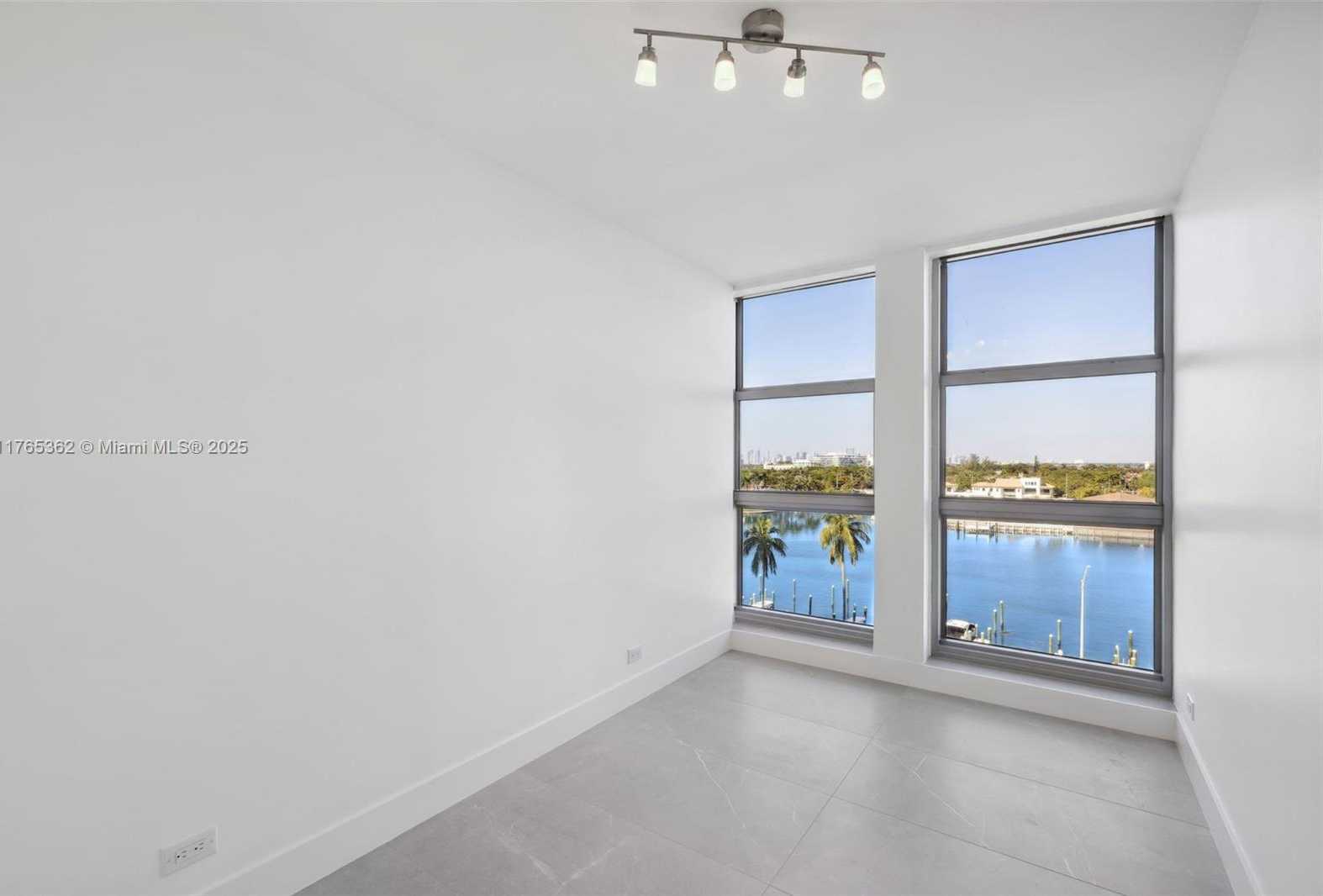 Small Image of 5055 COLLINS AVE #7M, Miami Beach Number 17
