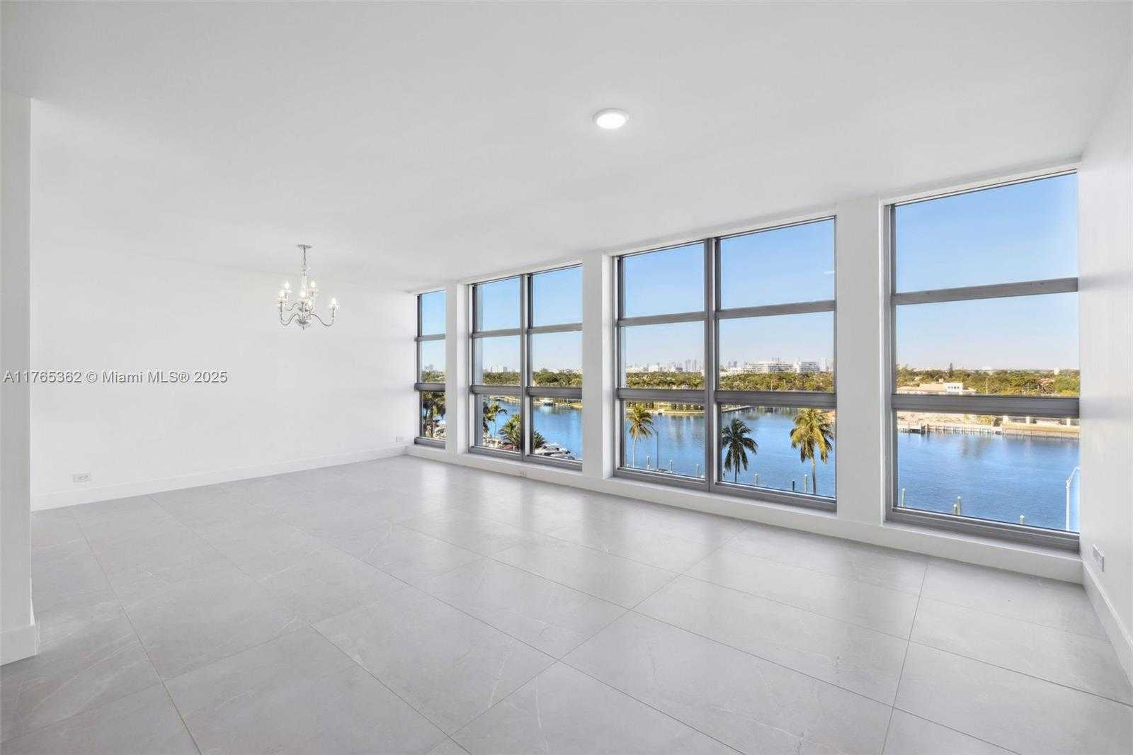 Small Image of 5055 COLLINS AVE #7M, Miami Beach Number 2