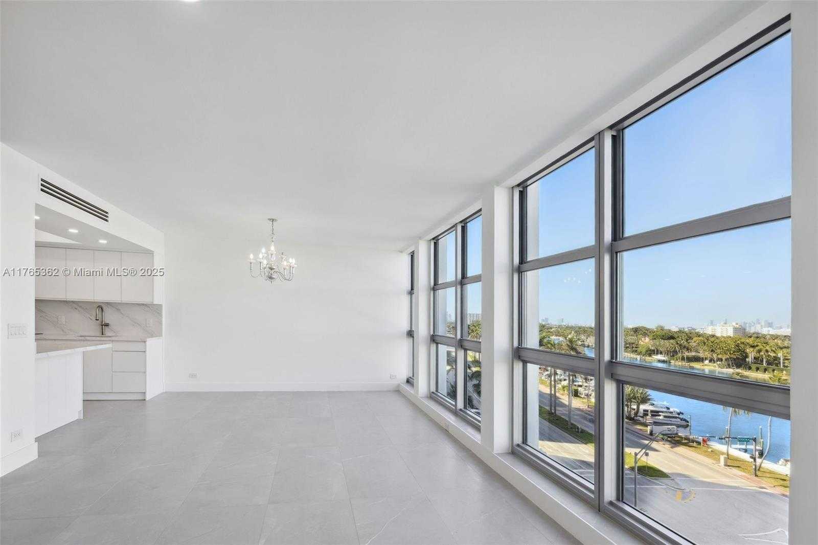 Small Image of 5055 COLLINS AVE #7M, Miami Beach Number 3