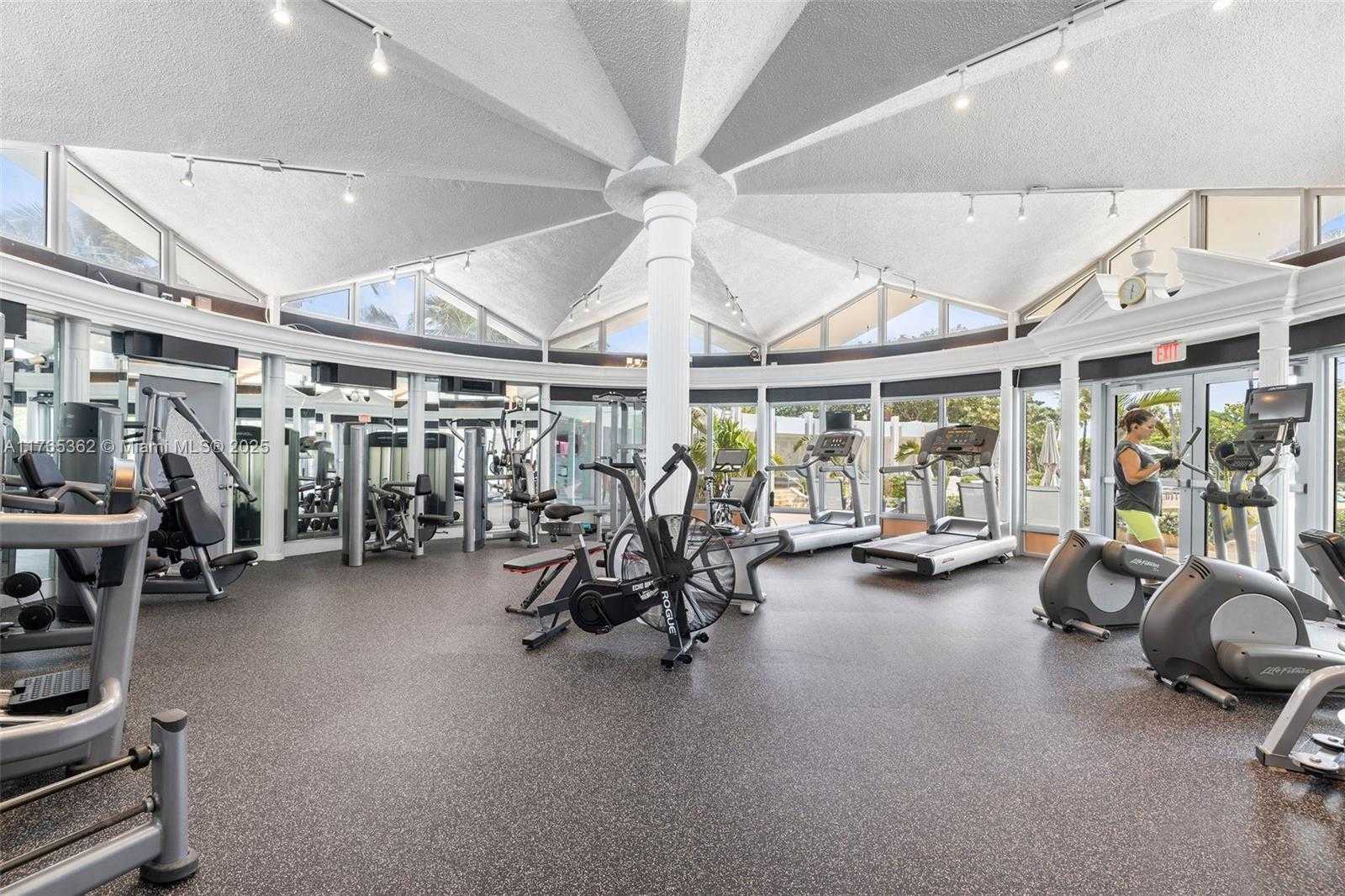 Small Image of 5055 COLLINS AVE #7M, Miami Beach Number 30