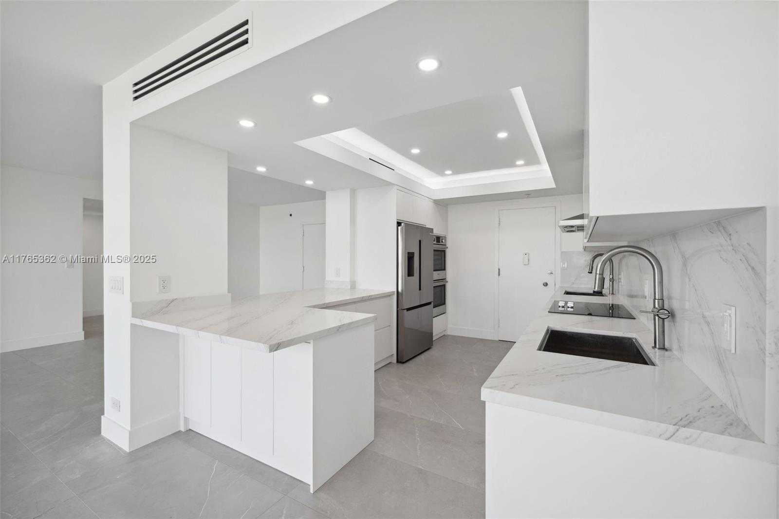 Small Image of 5055 COLLINS AVE #7M, Miami Beach Number 4