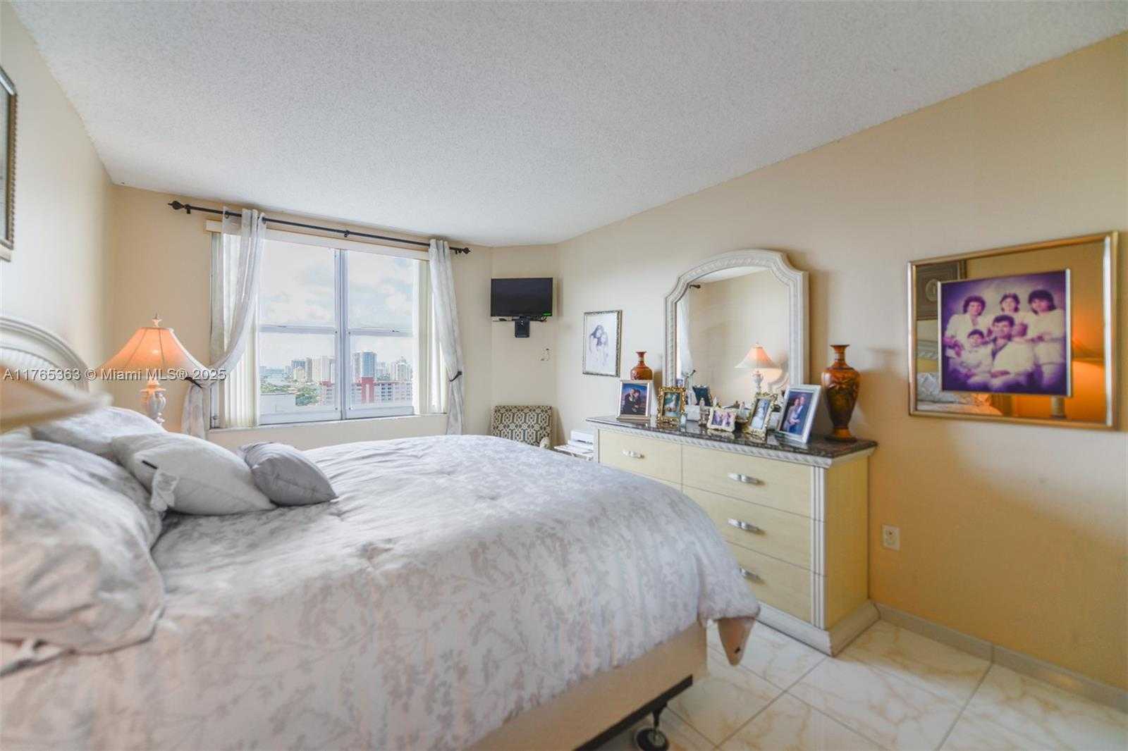 Small Image of 1985 SOUTH OCEAN DR #19L, Hallandale Beach Number 19