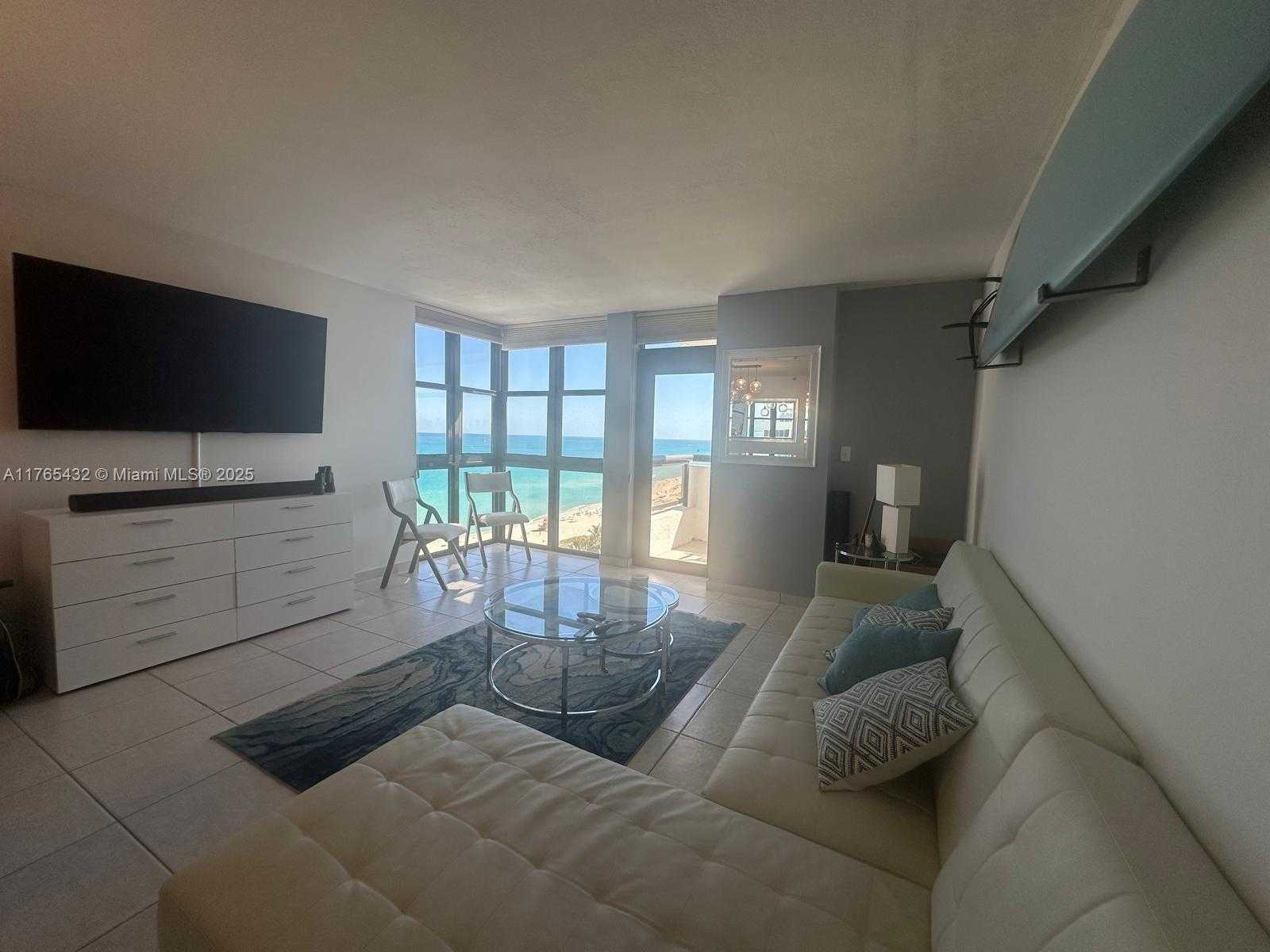 Small Image of 2555 COLLINS AVE #1914, Miami Beach Number 3