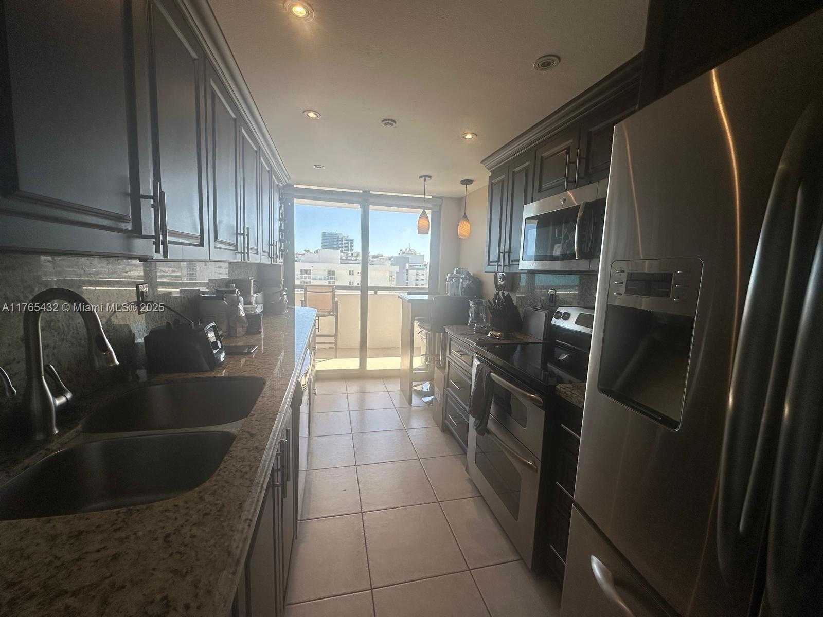 Small Image of 2555 COLLINS AVE #1914, Miami Beach Number 4