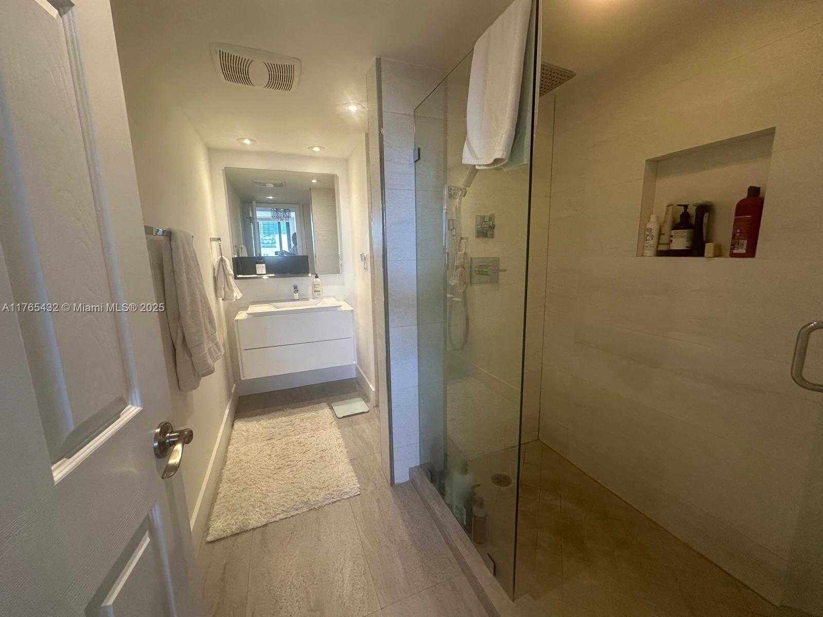 Small Image of 2555 COLLINS AVE #1914, Miami Beach Number 7