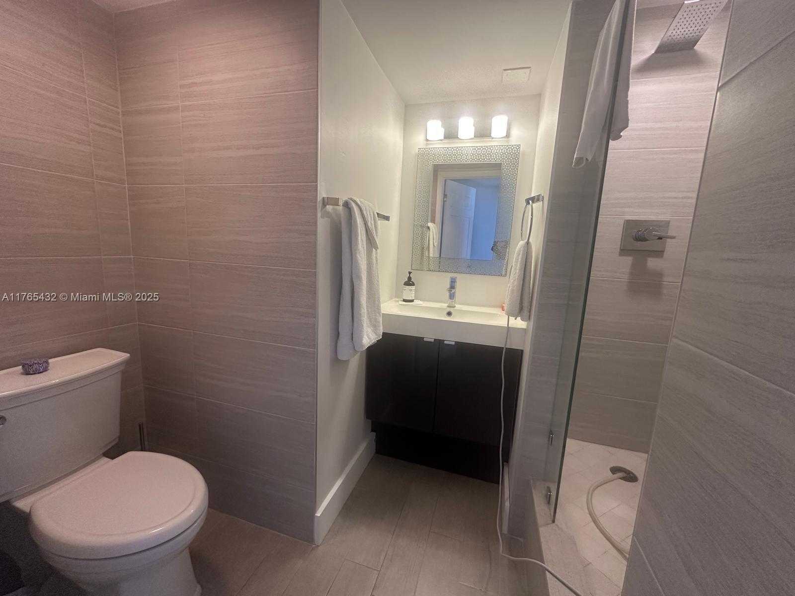 Small Image of 2555 COLLINS AVE #1914, Miami Beach Number 8