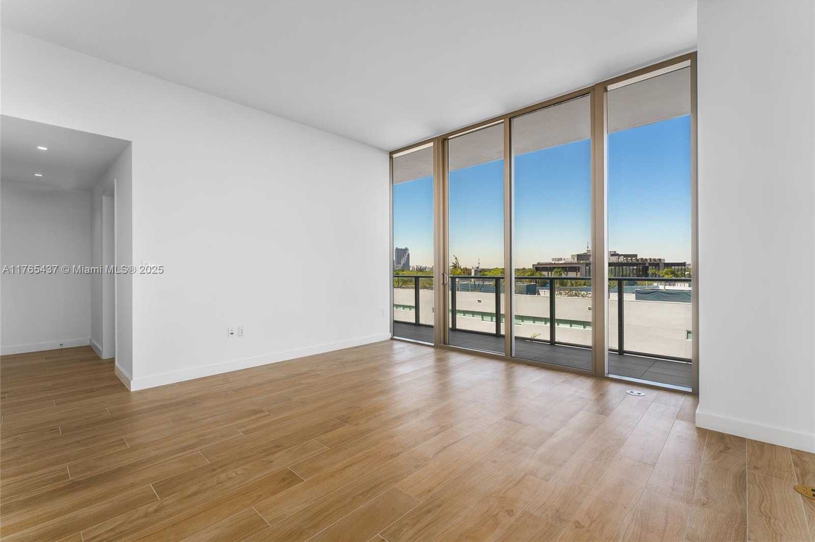 Small Image of 2678 TIGERTAIL AVE #502, Coconut Grove Number 10
