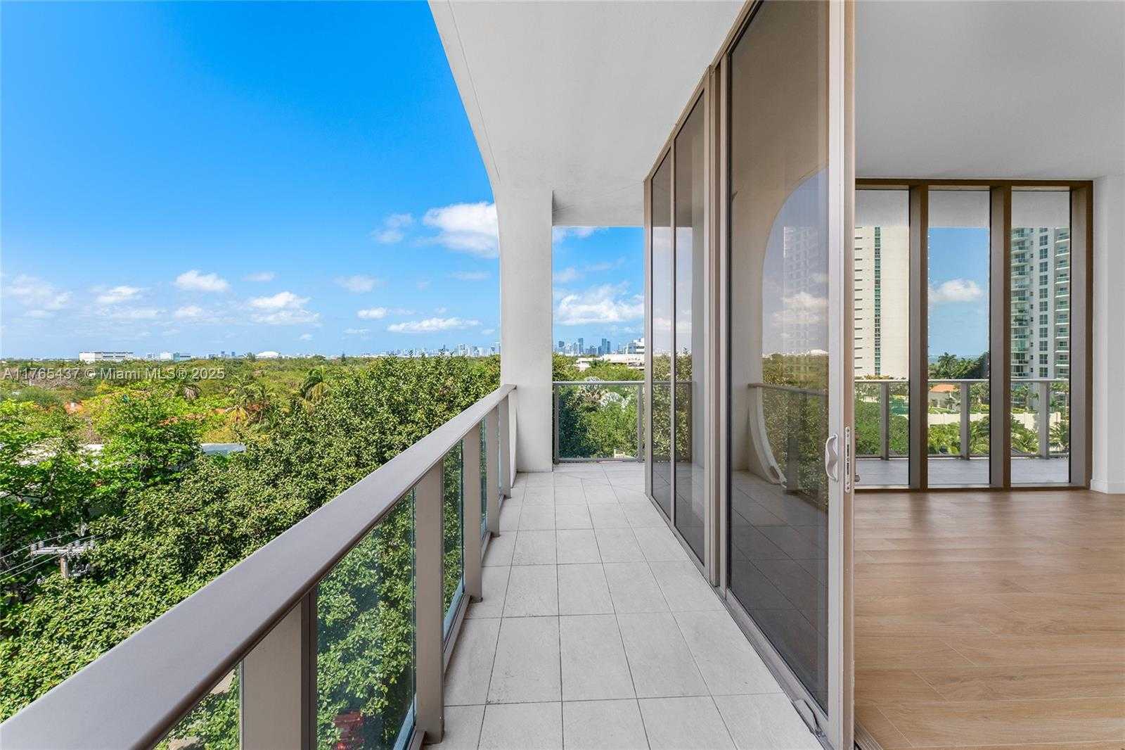 Small Image of 2678 TIGERTAIL AVE #502, Coconut Grove Number 12