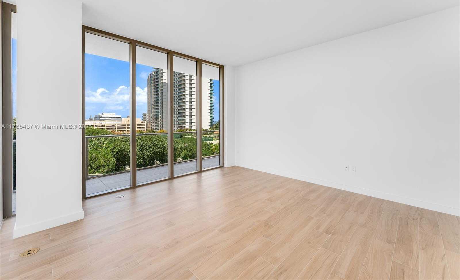 Small Image of 2678 TIGERTAIL AVE #502, Coconut Grove Number 13