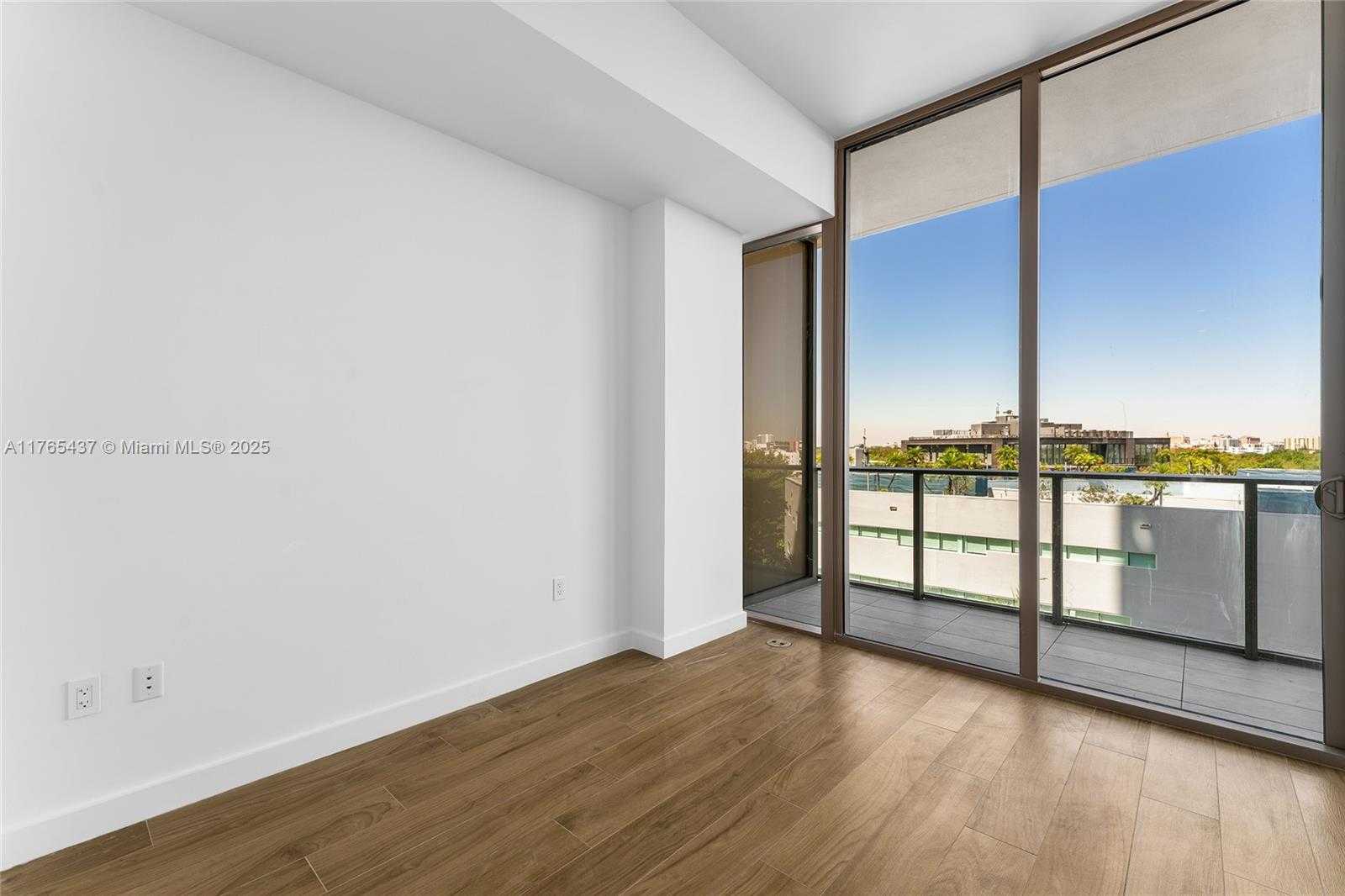 Small Image of 2678 TIGERTAIL AVE #502, Coconut Grove Number 19