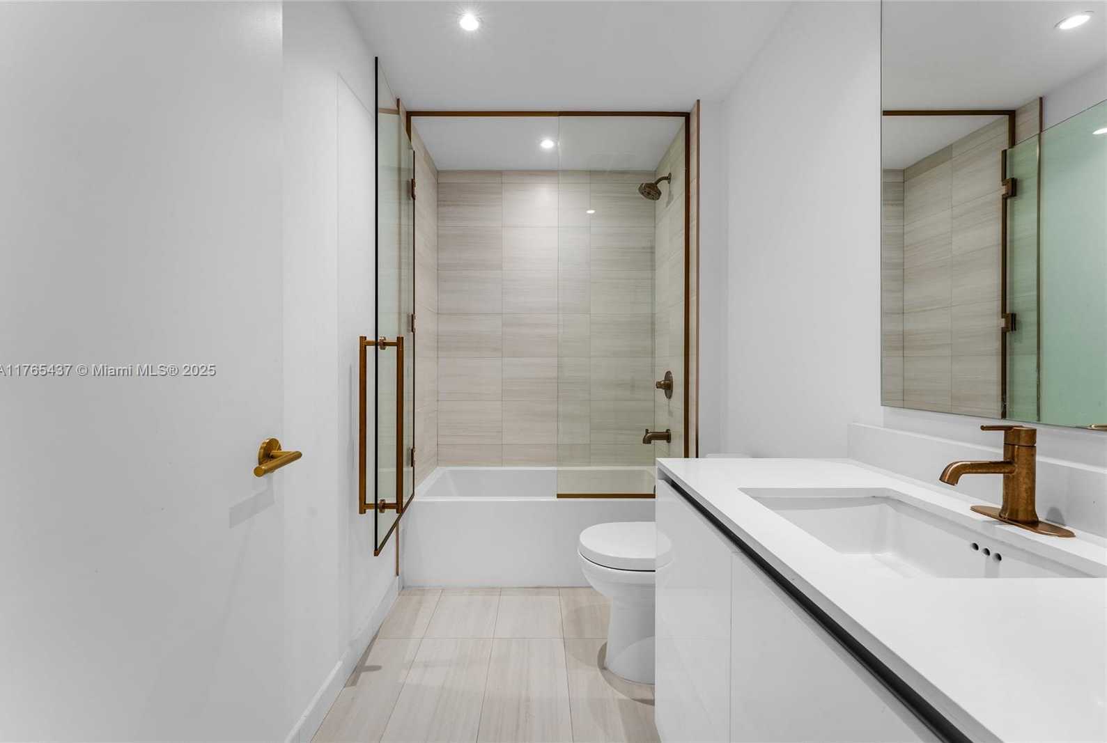 Small Image of 2678 TIGERTAIL AVE #502, Coconut Grove Number 22