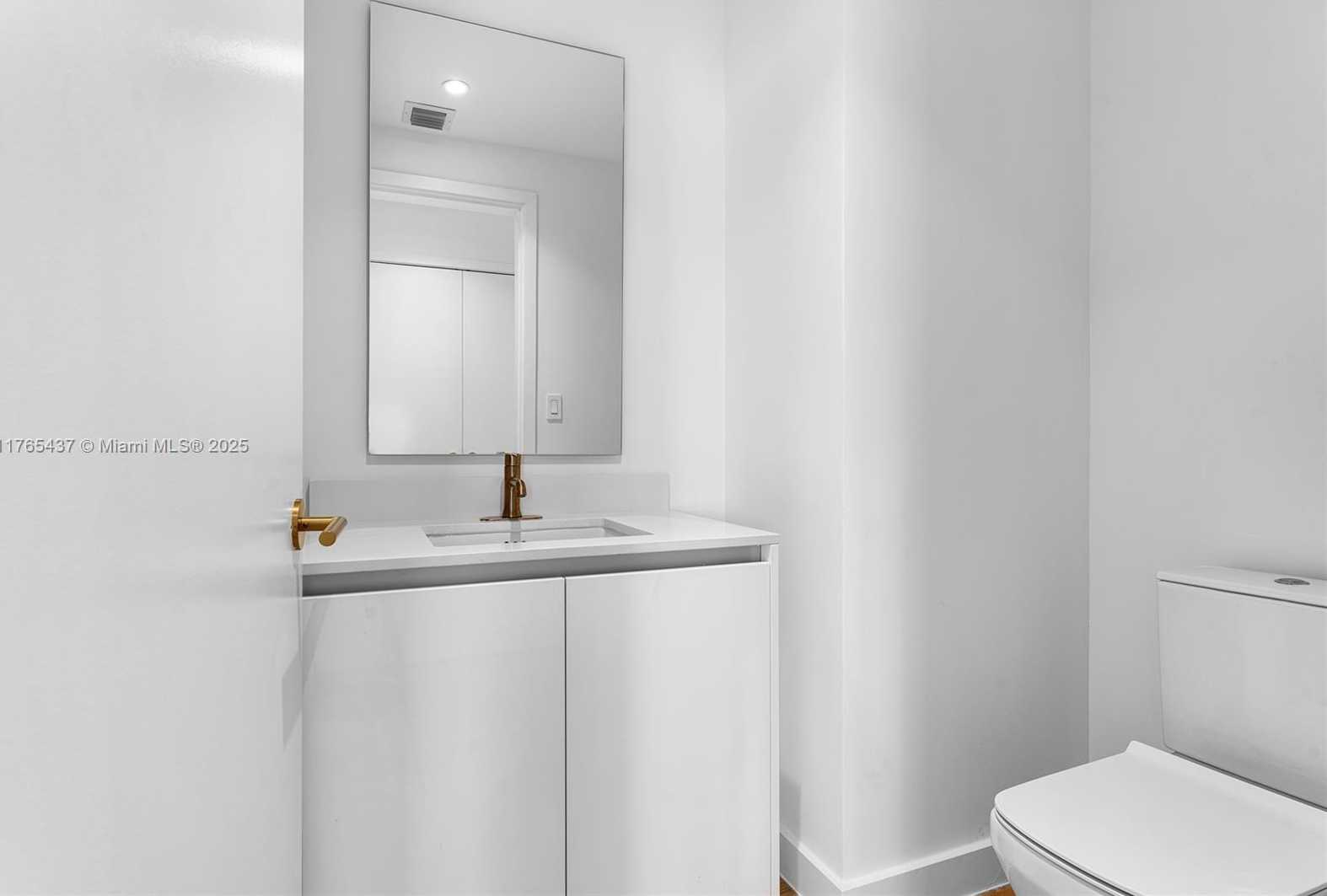 Small Image of 2678 TIGERTAIL AVE #502, Coconut Grove Number 23