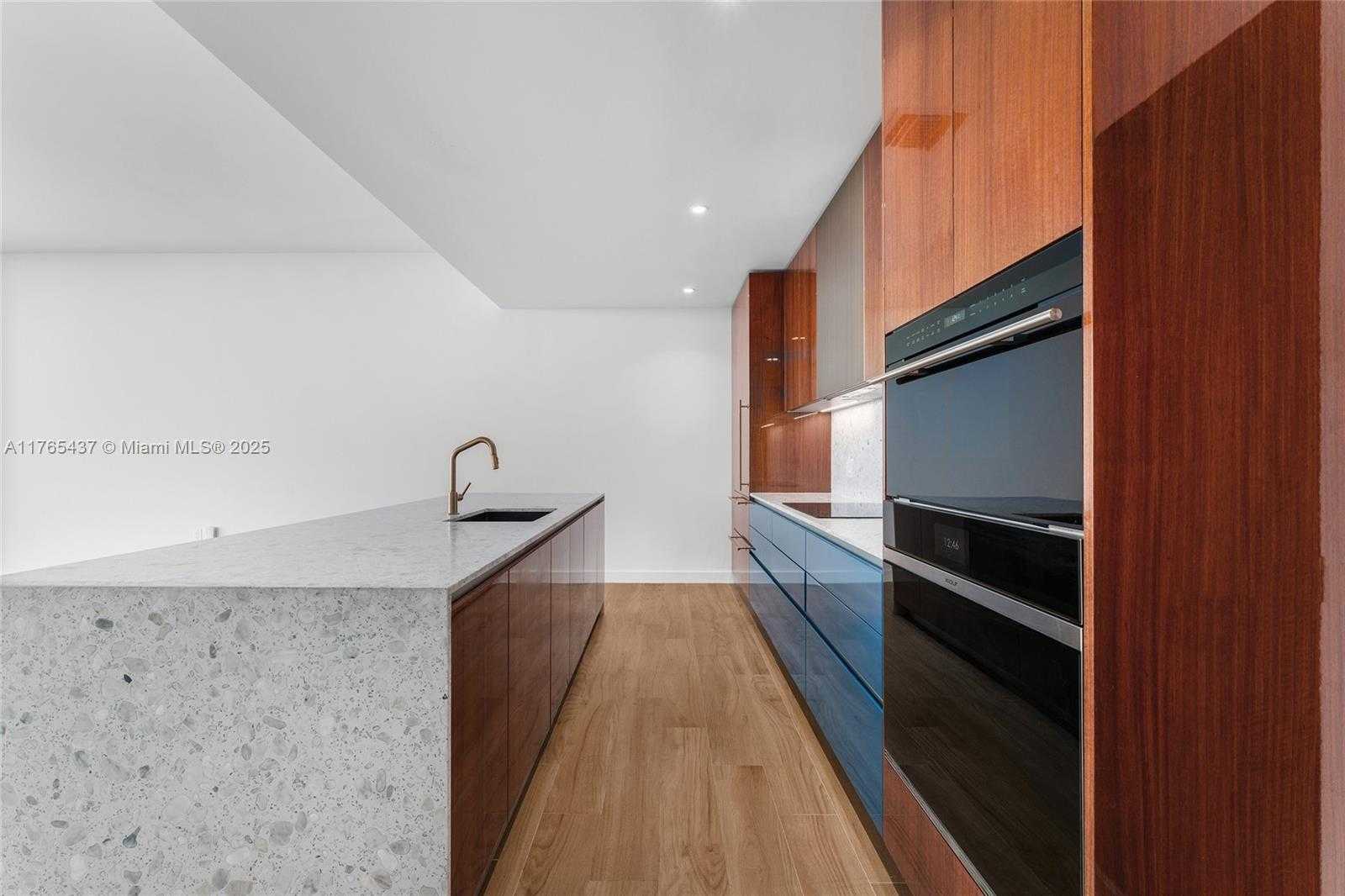 Small Image of 2678 TIGERTAIL AVE #502, Coconut Grove Number 4