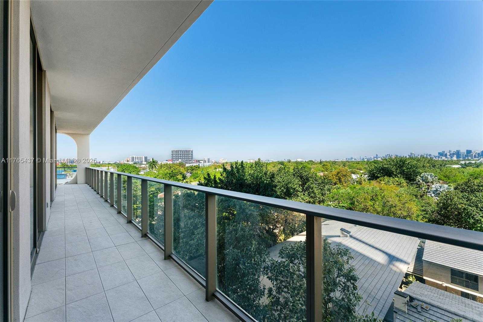 Small Image of 2678 TIGERTAIL AVE #502, Coconut Grove Number 5