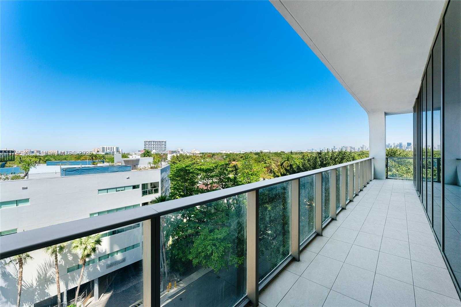 Small Image of 2678 TIGERTAIL AVE #502, Coconut Grove Number 6