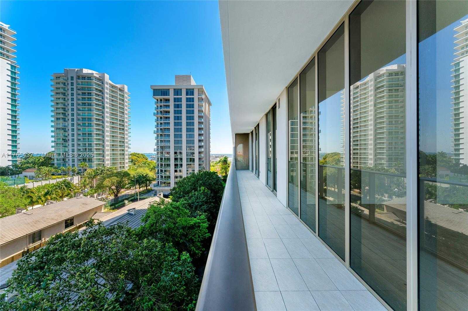 Small Image of 2678 TIGERTAIL AVE #502, Coconut Grove Number 8