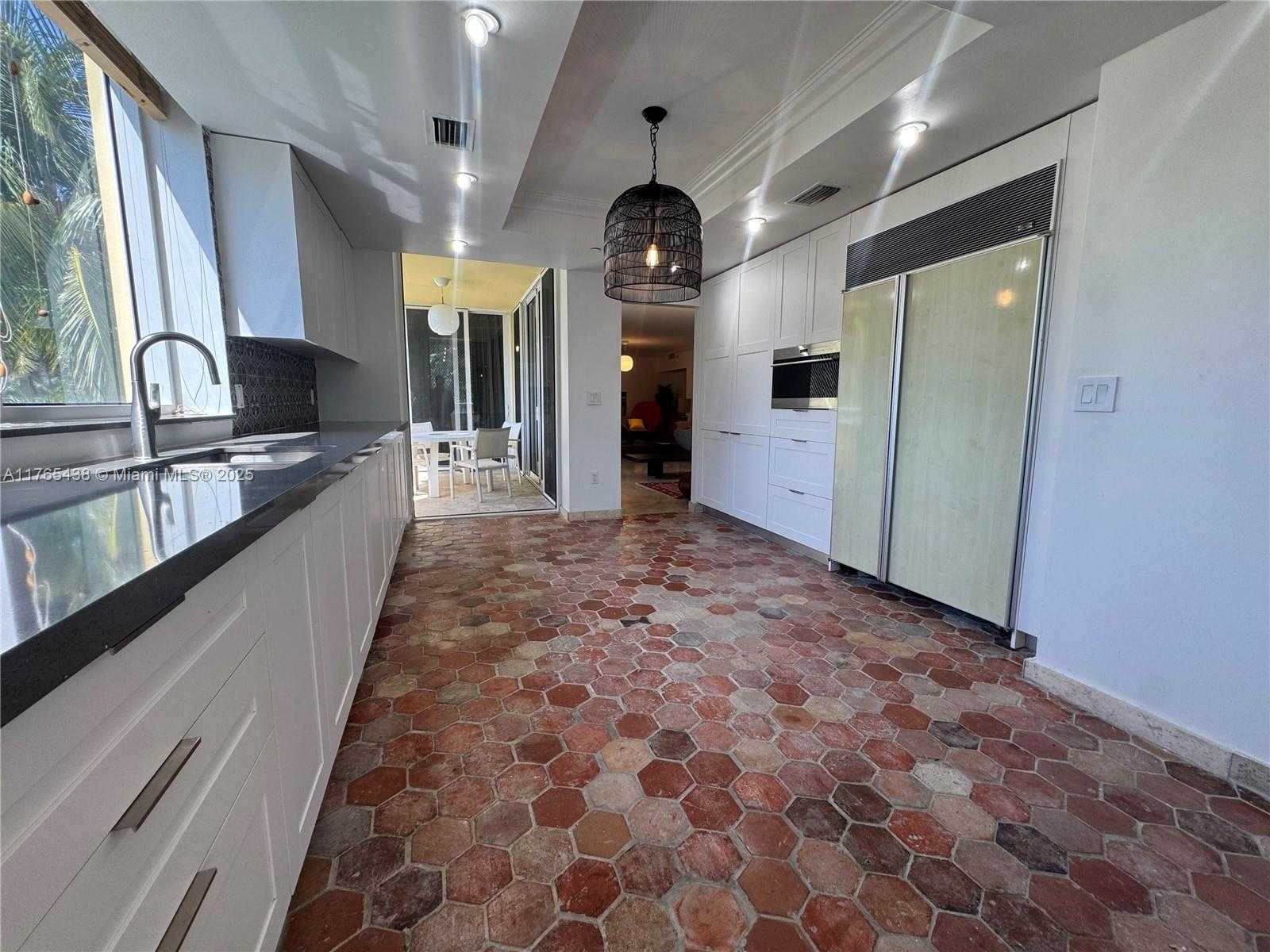 Small Image of 445 GRAND BAY DR #310, Key Biscayne Number 6