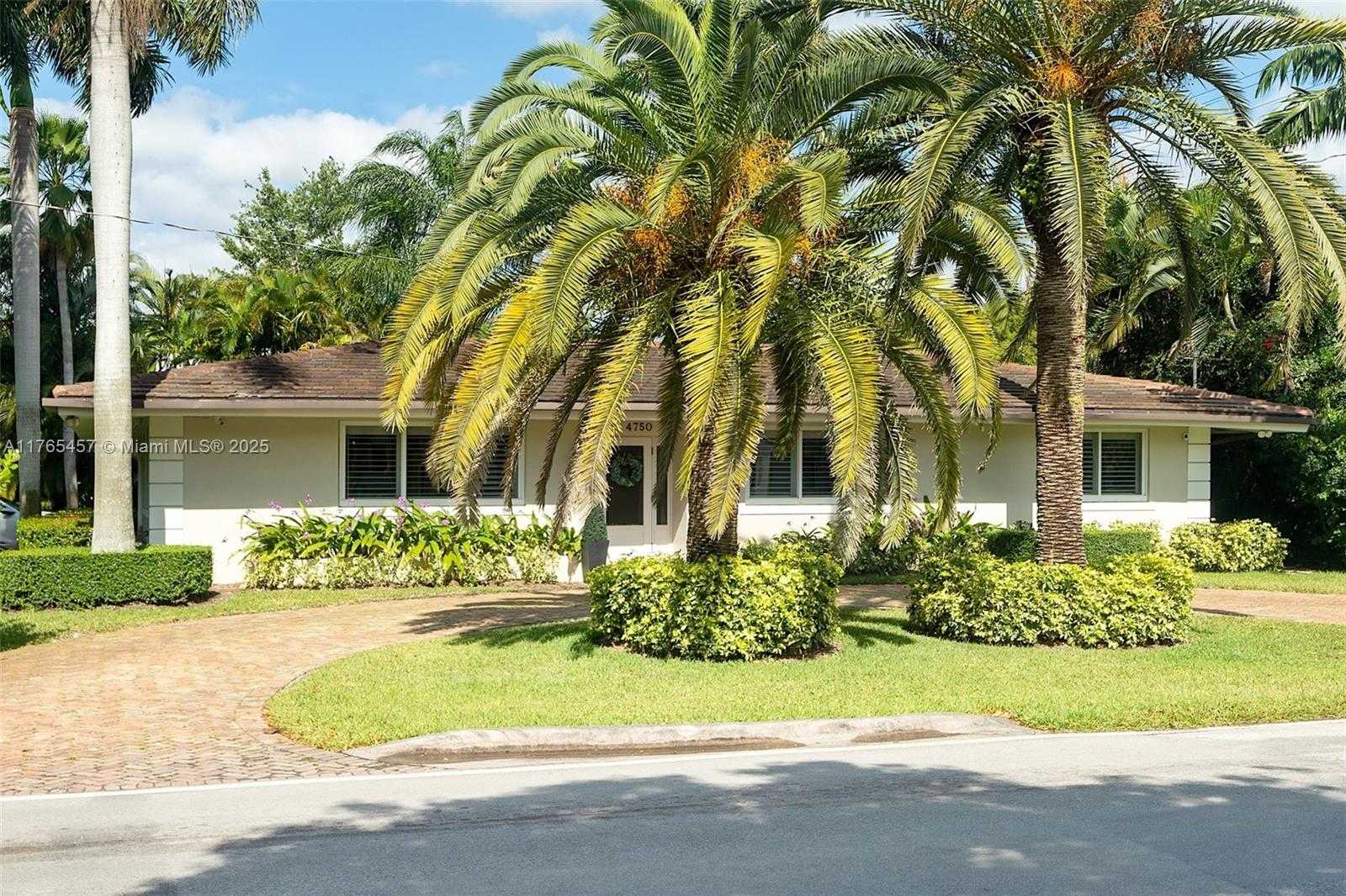 Small Image of 4750 ALHAMBRA CIR, Coral Gables Number 2