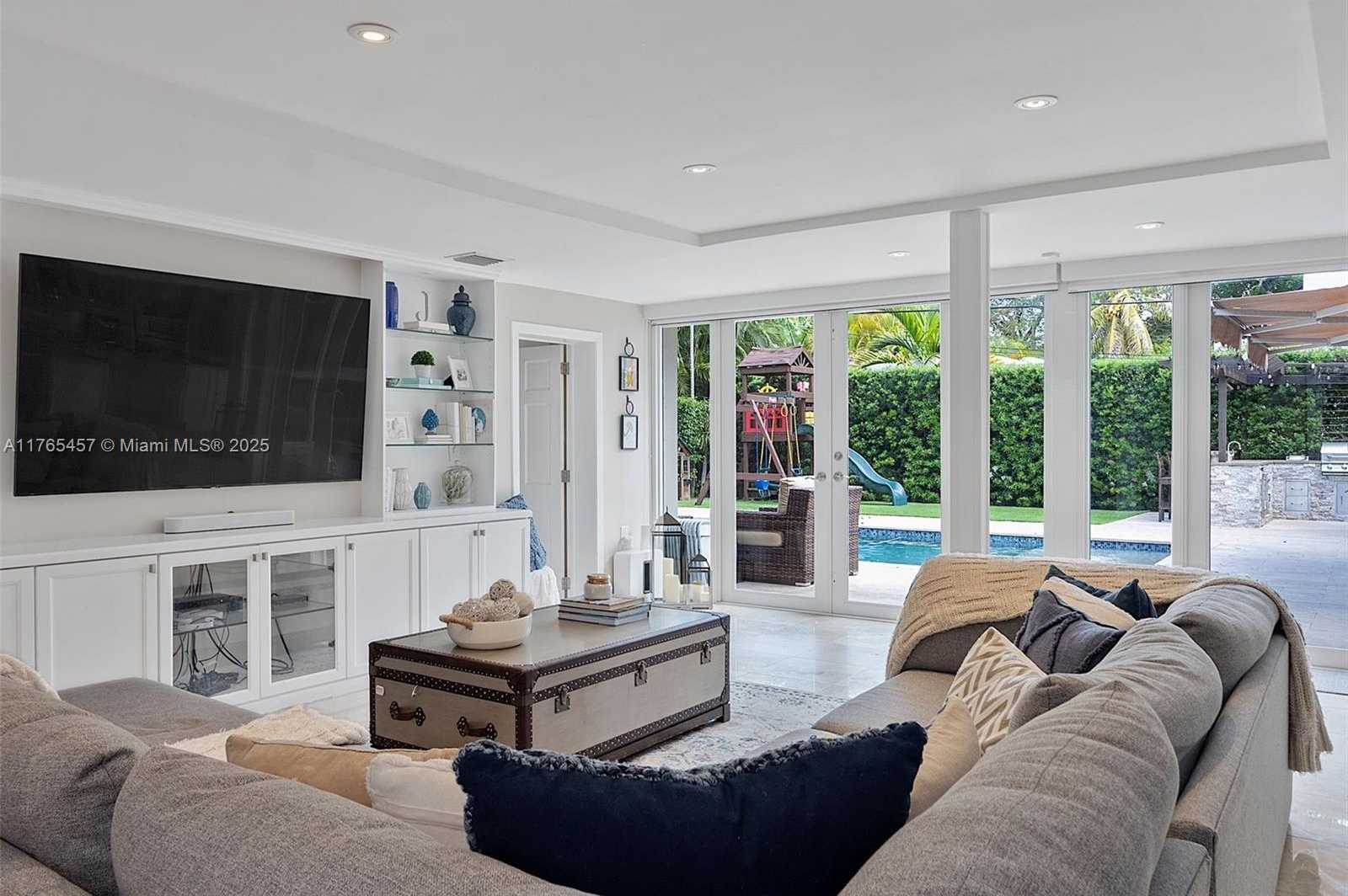 Small Image of 4750 ALHAMBRA CIR, Coral Gables Number 23