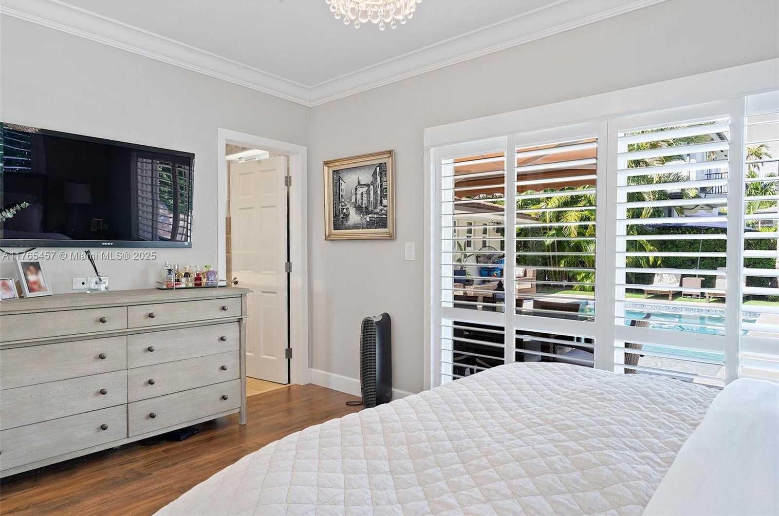 Small Image of 4750 ALHAMBRA CIR, Coral Gables Number 35