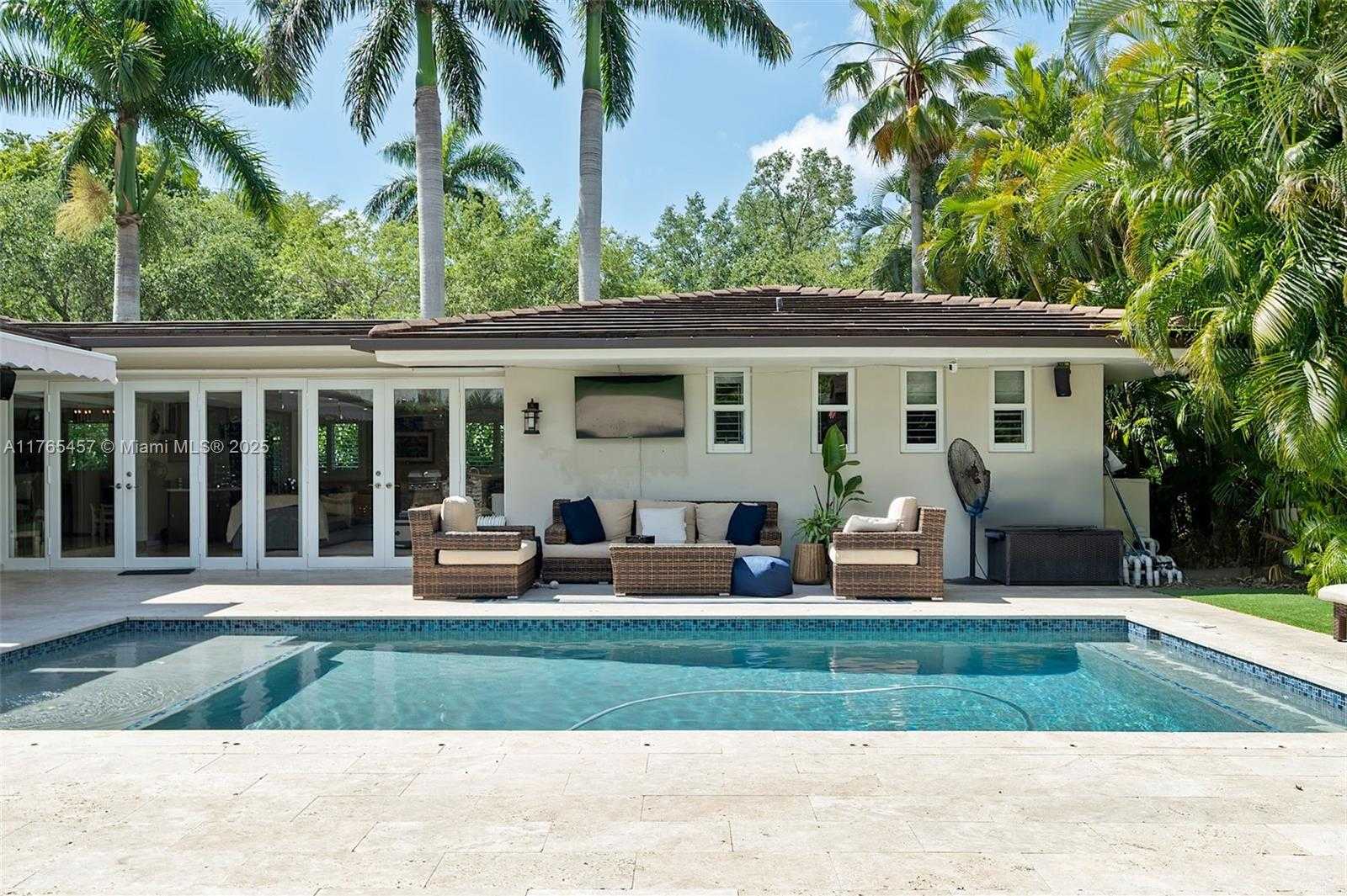 Small Image of 4750 ALHAMBRA CIR, Coral Gables Number 41