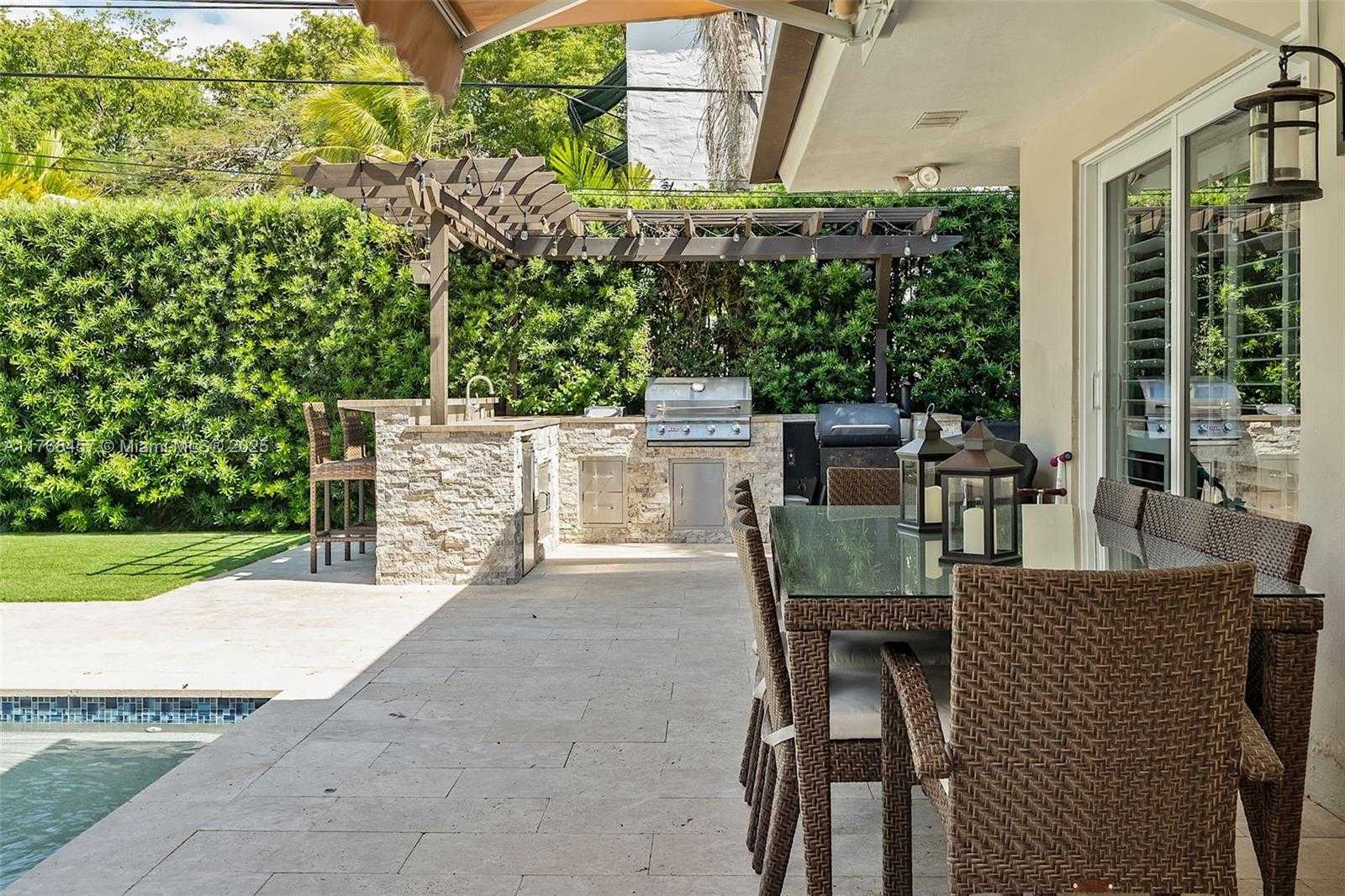 Small Image of 4750 ALHAMBRA CIR, Coral Gables Number 43