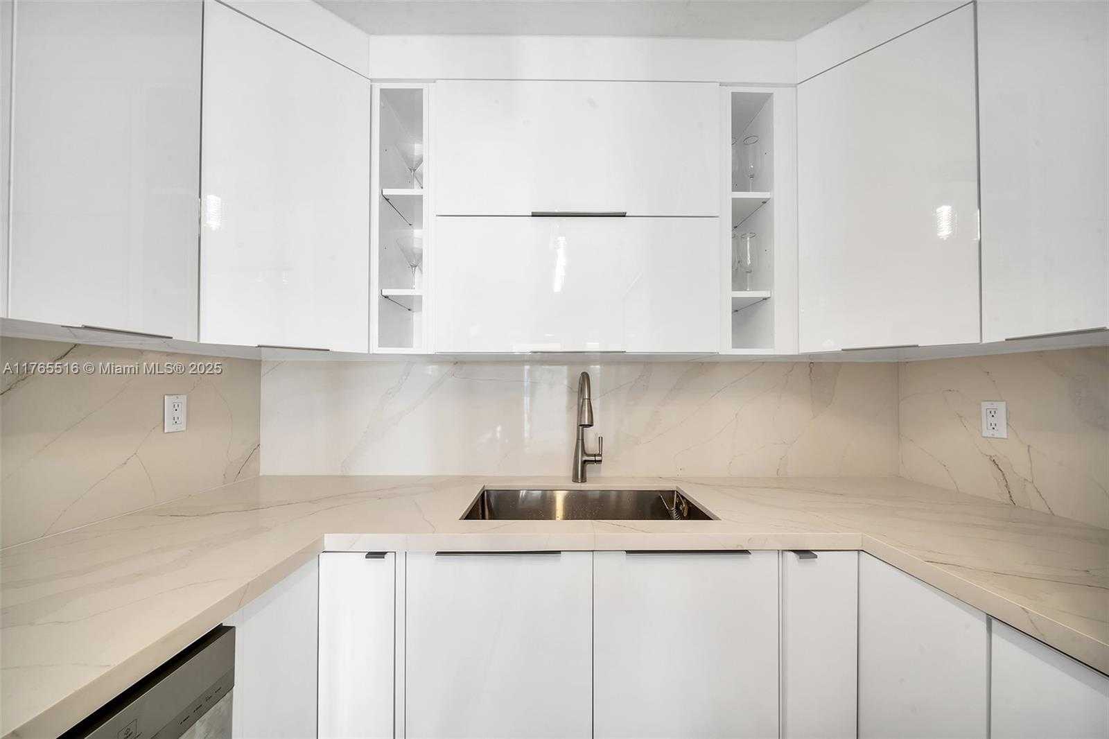 Small Image of 6061 COLLINS AVE #7A, Miami Beach Number 12