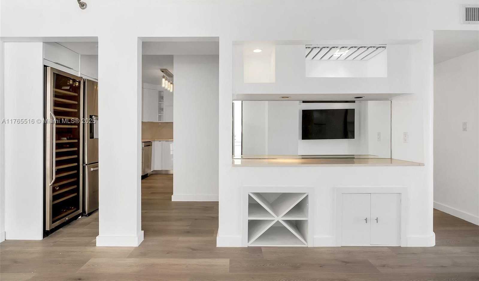 Small Image of 6061 COLLINS AVE #7A, Miami Beach Number 14