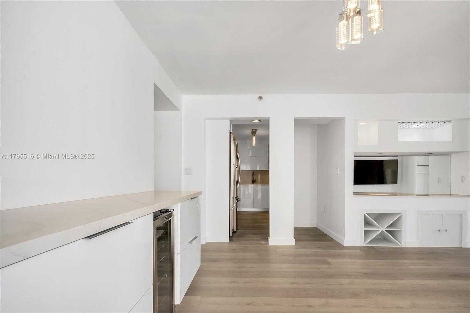 Small Image of 6061 COLLINS AVE #7A, Miami Beach Number 20