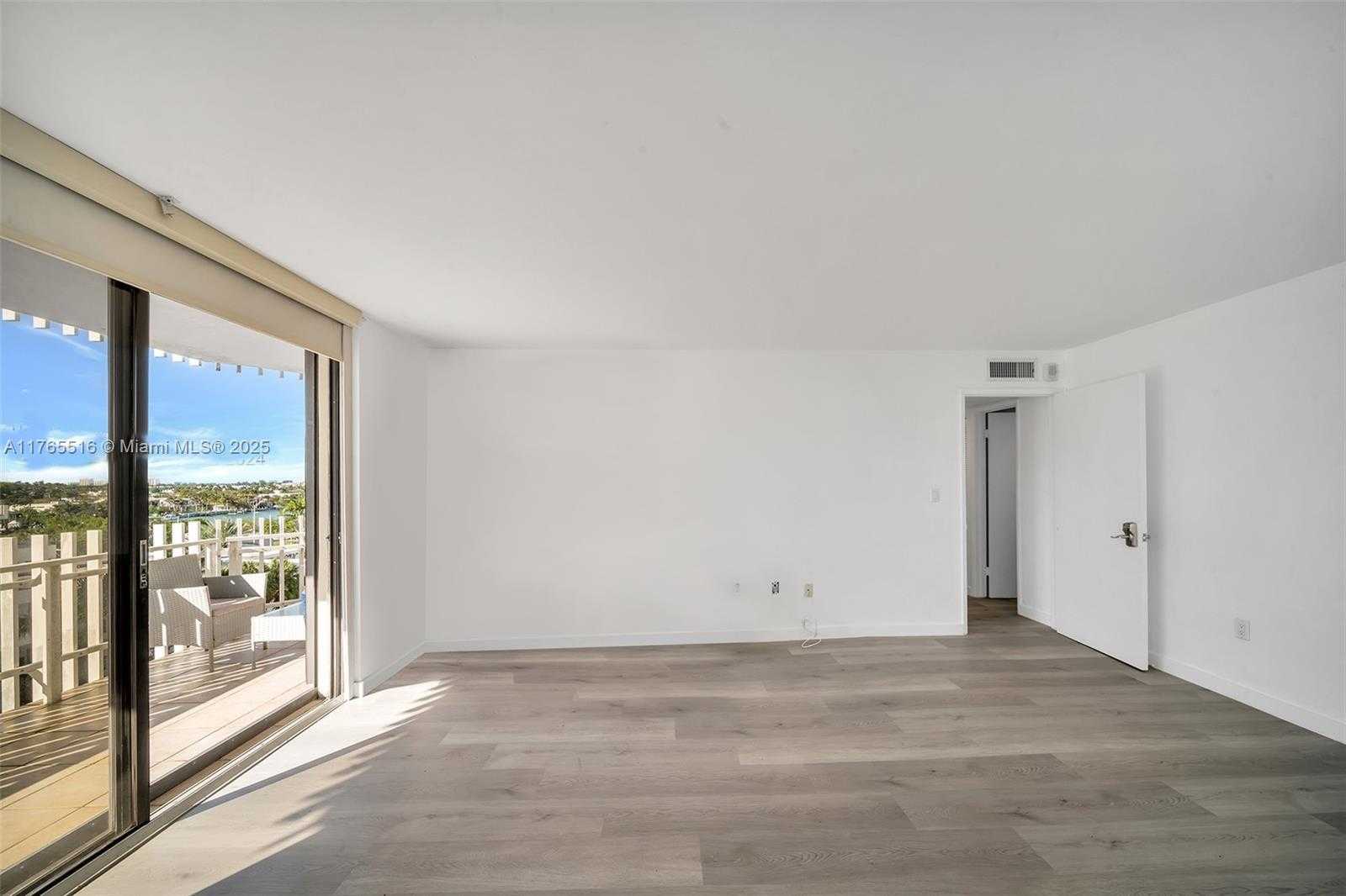 Small Image of 6061 COLLINS AVE #7A, Miami Beach Number 24