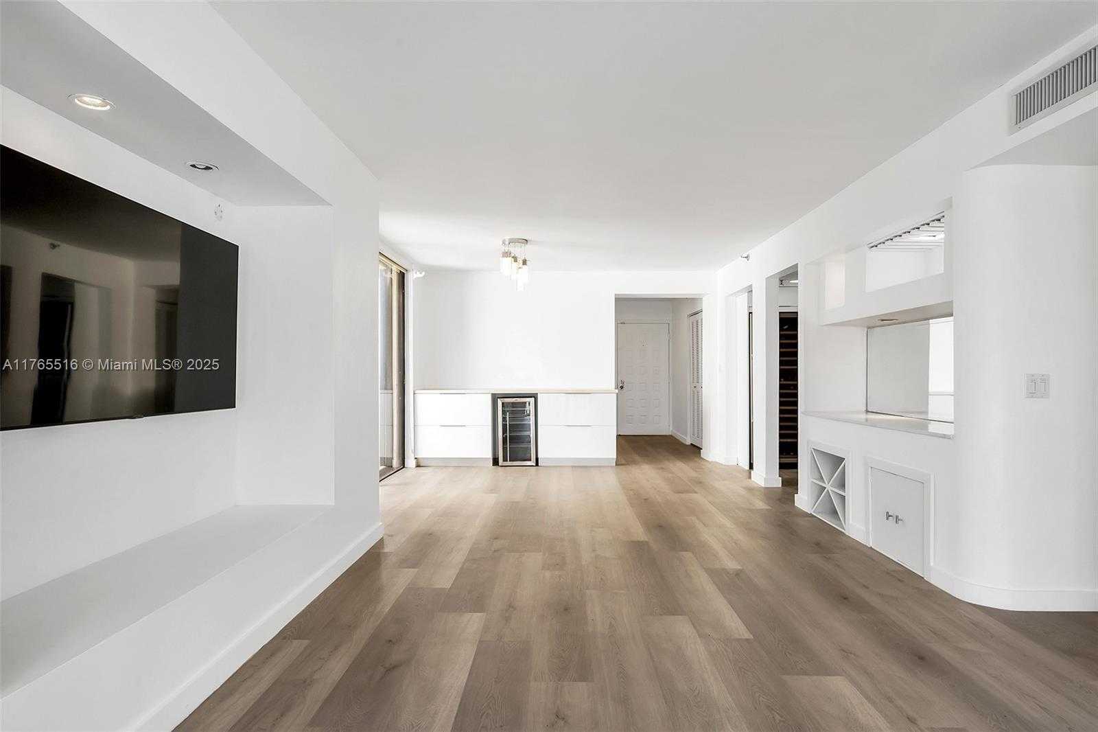 Small Image of 6061 COLLINS AVE #7A, Miami Beach Number 3