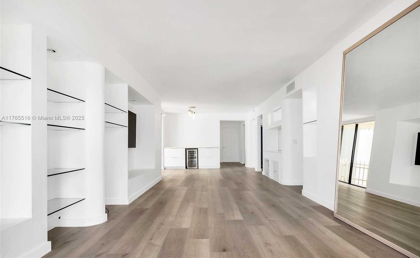Small Image of 6061 COLLINS AVE #7A, Miami Beach Number 4