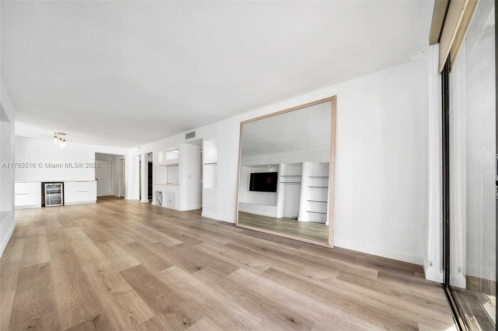 Small Image of 6061 COLLINS AVE #7A, Miami Beach Number 5