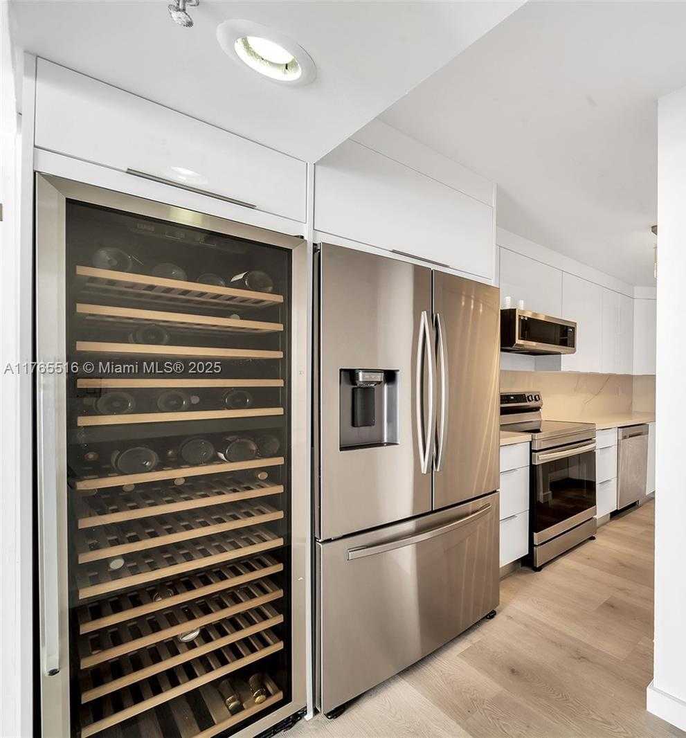 Small Image of 6061 COLLINS AVE #7A, Miami Beach Number 9