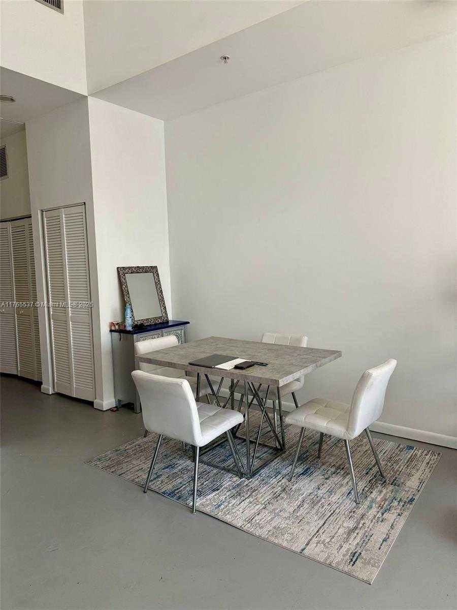 Small Image of 244 Biscayne Blvd, Miami, FL 33132, USA Number 3
