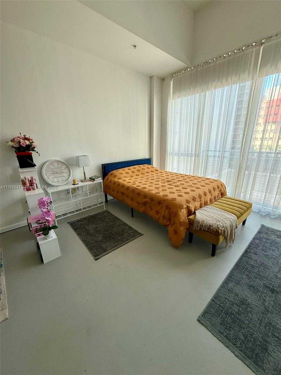 Small Image of 244 Biscayne Blvd, Miami, FL 33132, USA Number 4
