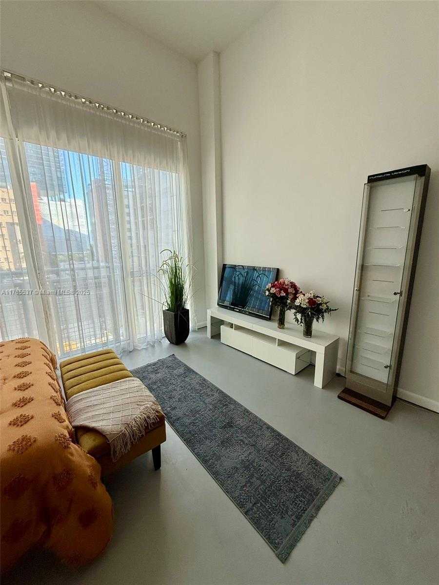 Small Image of 244 Biscayne Blvd, Miami, FL 33132, USA Number 5