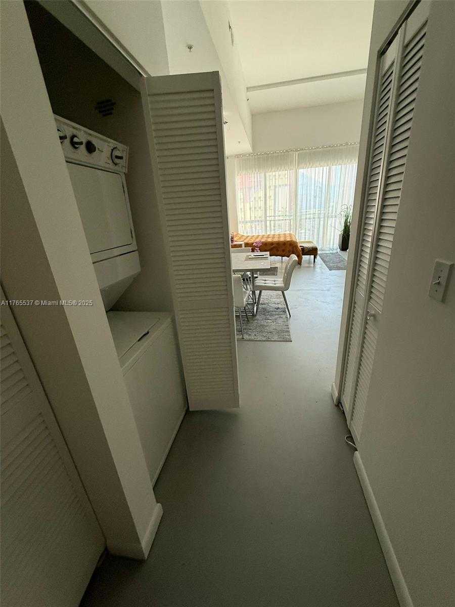 Small Image of 244 Biscayne Blvd, Miami, FL 33132, USA Number 9