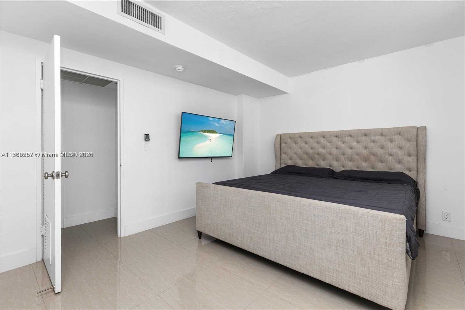 Small Image of 3001 SOUTH OCEAN DR #737, Hollywood Number 21