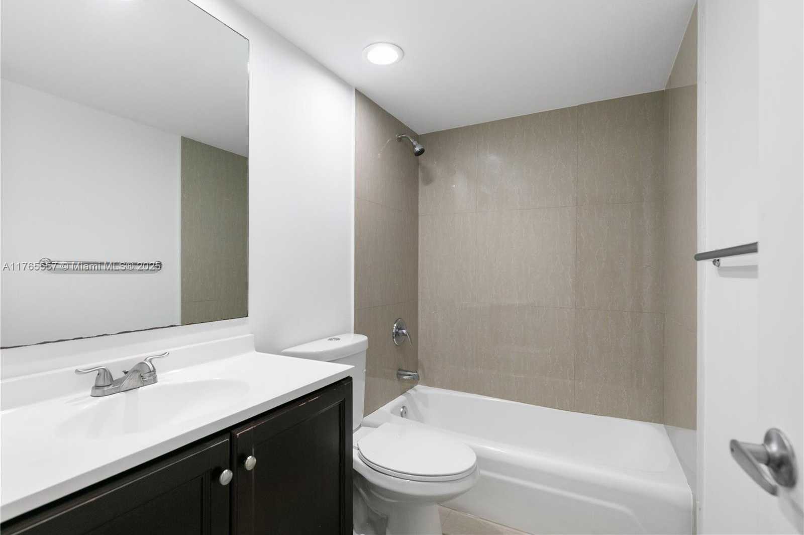 Small Image of 3001 SOUTH OCEAN DR #737, Hollywood Number 9