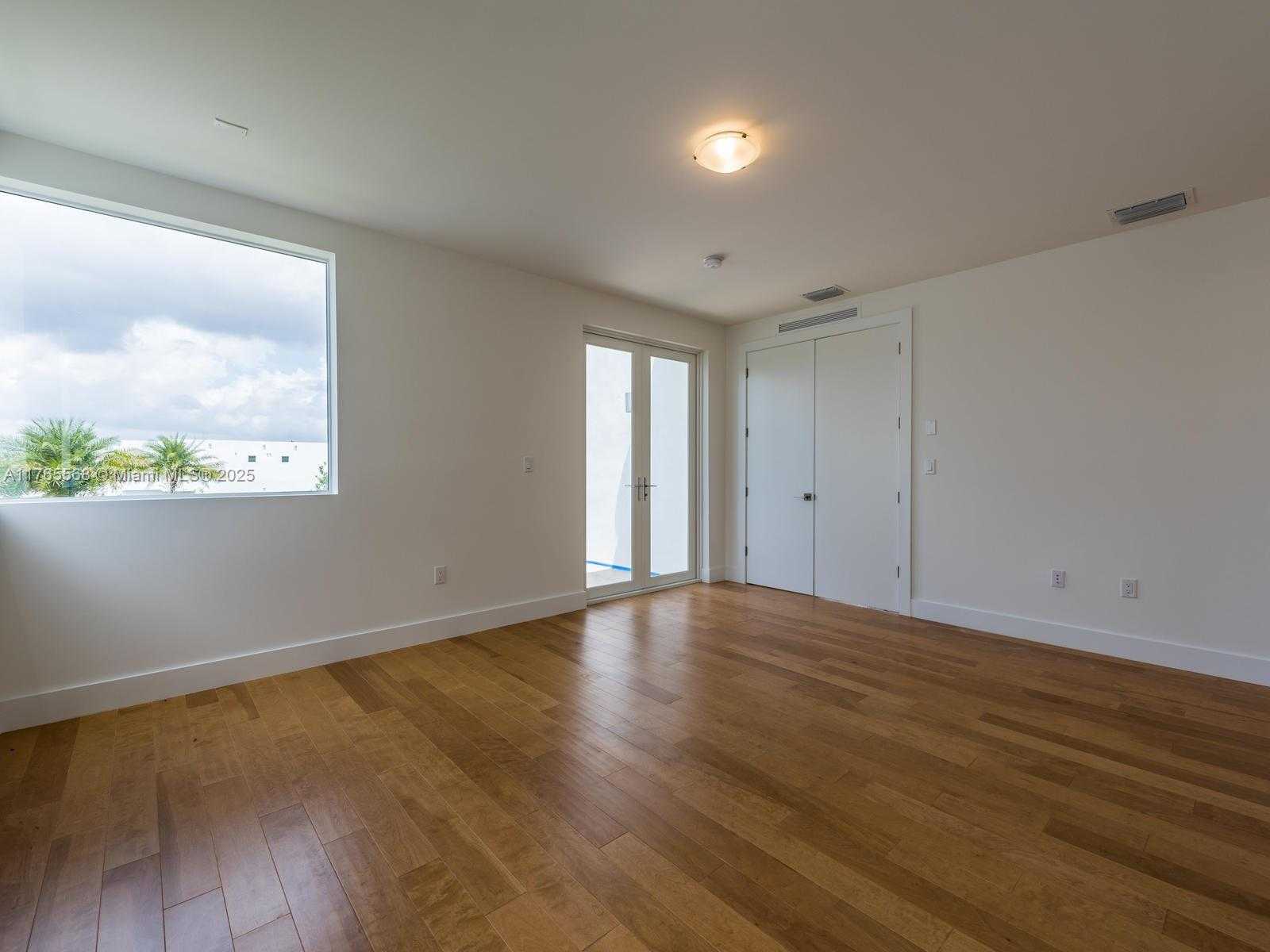 Imagen de Pequeño Objeto