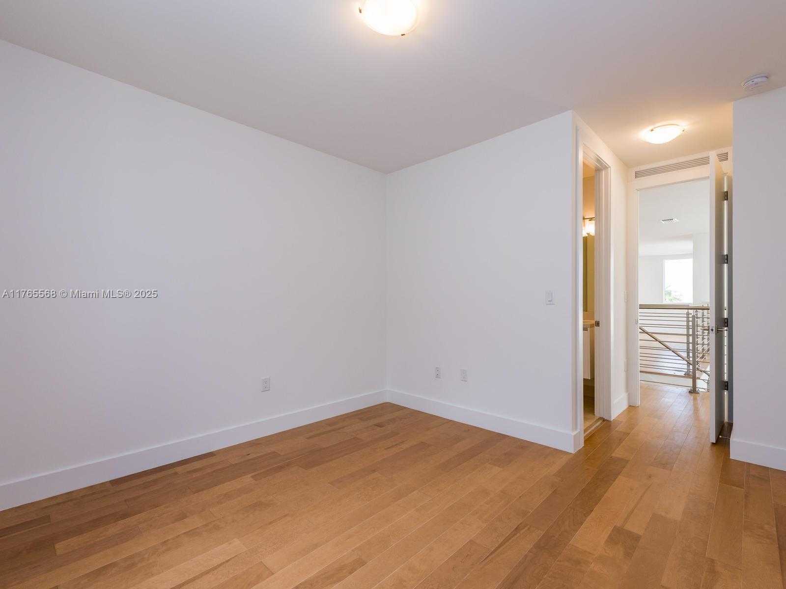 Imagen de Pequeño Objeto