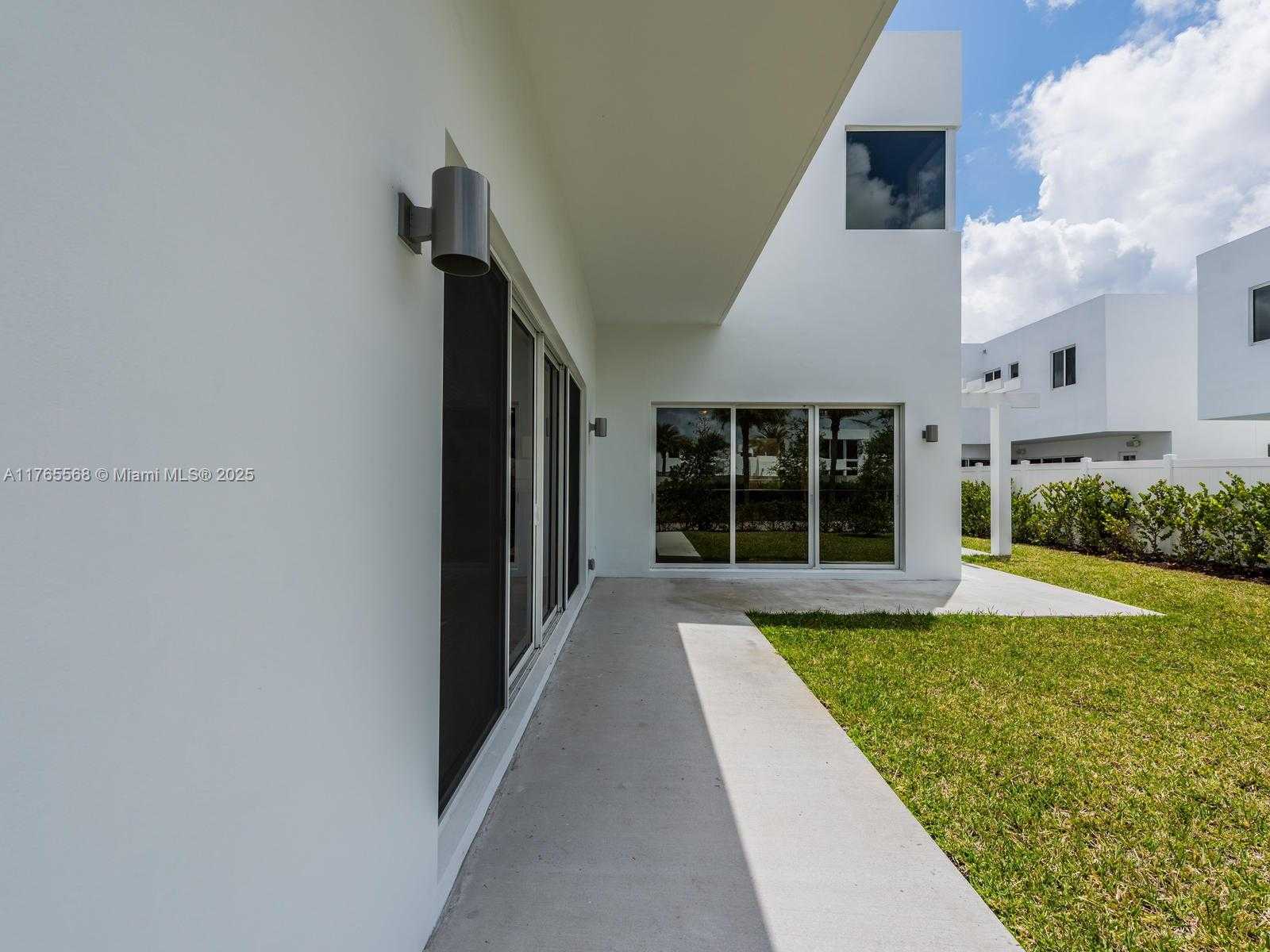 Imagen de Pequeño Objeto