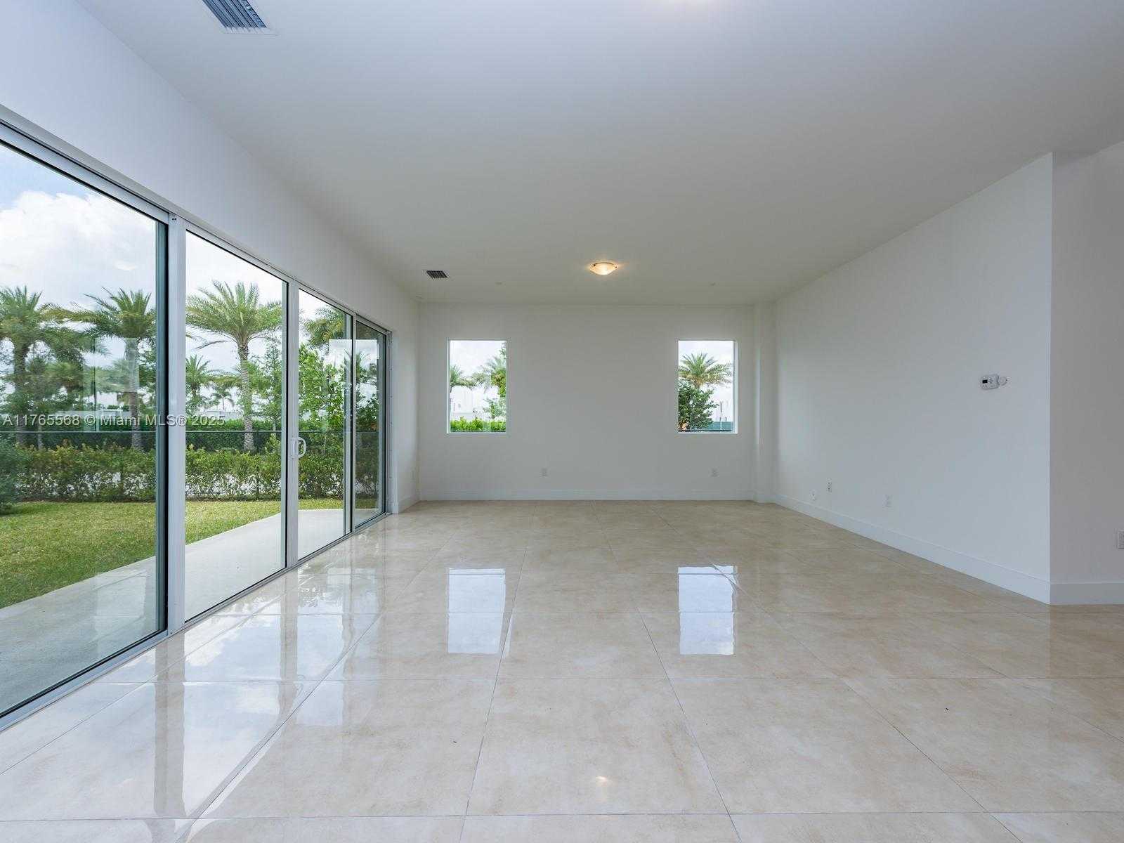 Imagen de Pequeño Objeto