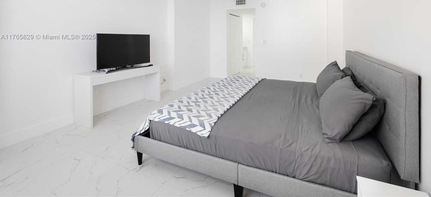 Small Image of 2401 SOUTH OCEAN DR #2402, Hollywood Number 14