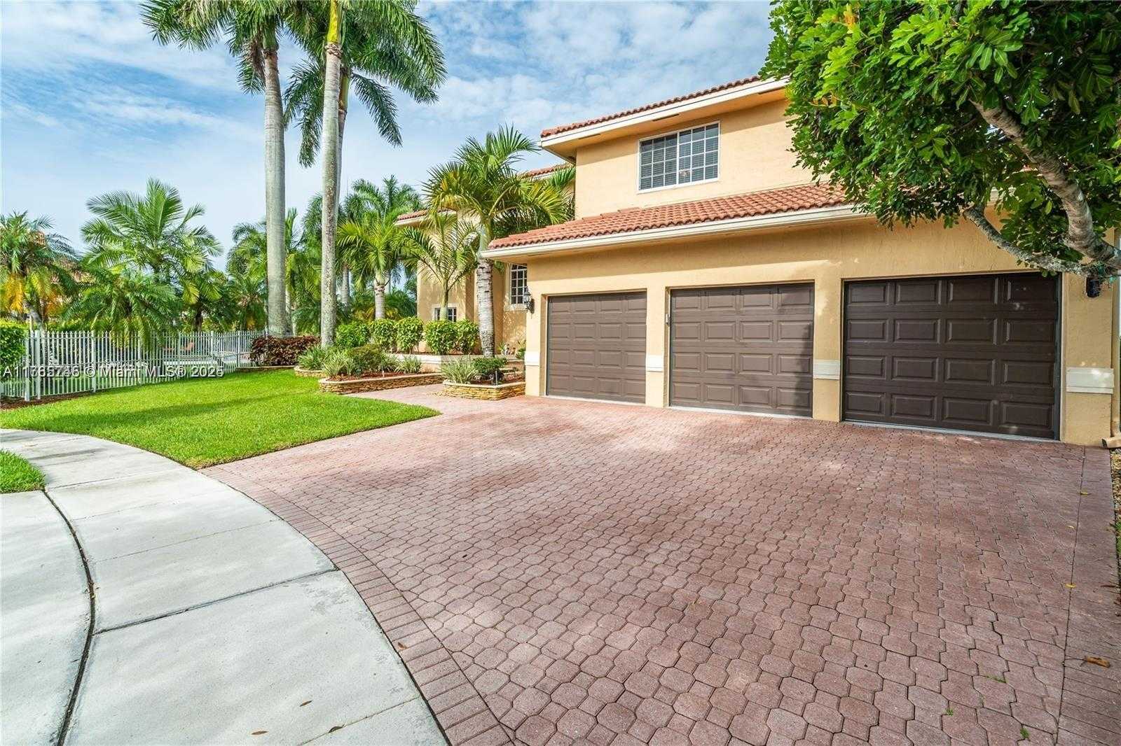 Small Image of Pembroke Pines Number 12