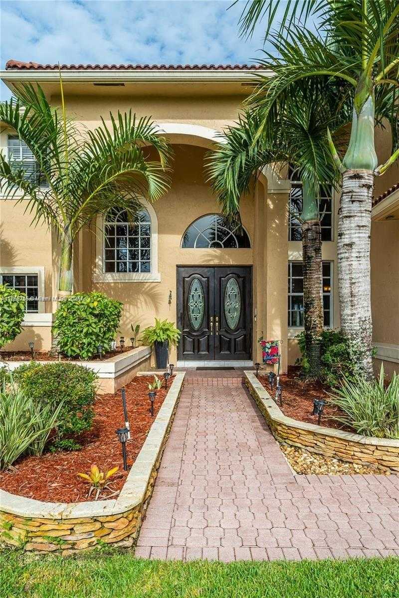 Small Image of Pembroke Pines Number 13