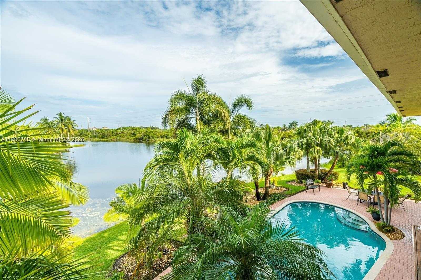 Small Image of Pembroke Pines Number 16