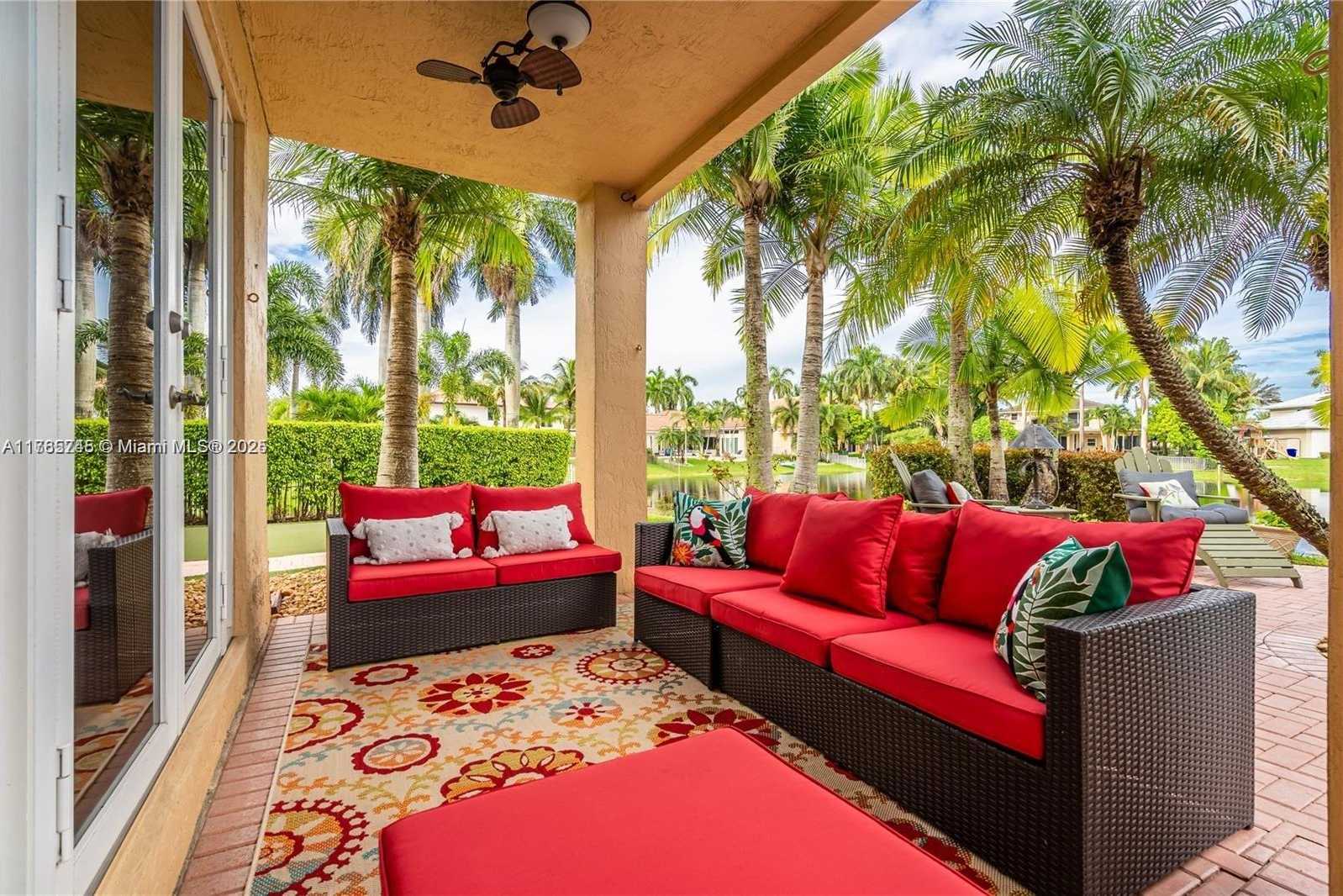 Small Image of Pembroke Pines Number 22